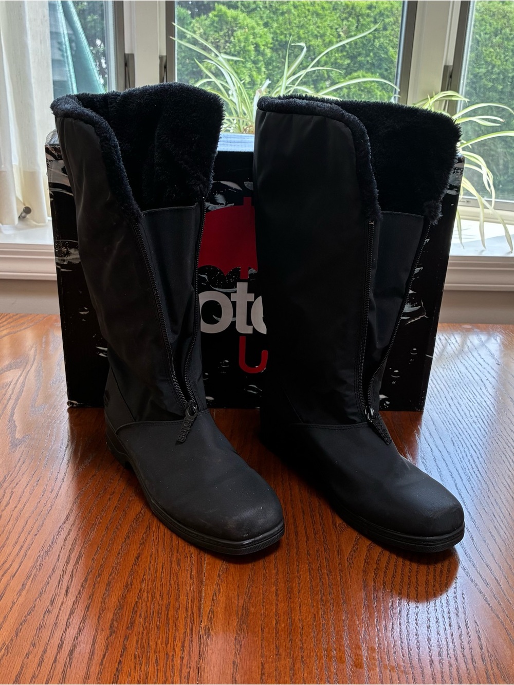 Totes Black Tall Winter Boots with Plush Faux Fur, like new